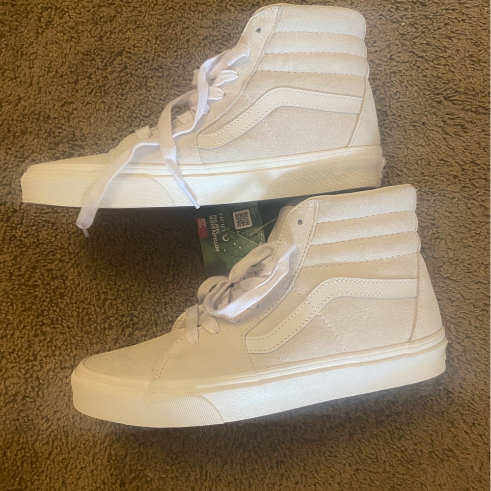 Women’s Sk8 - Hi Suede Vans Hi Top Sneakers- NWT size 9